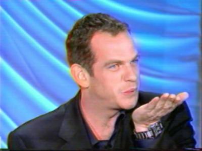 GAROU qui fait un bisou